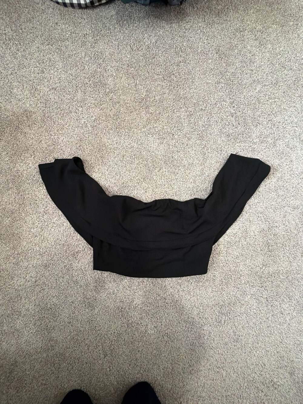 Le Lis Collection Black Off-The-Shoulder Crop Top Size M